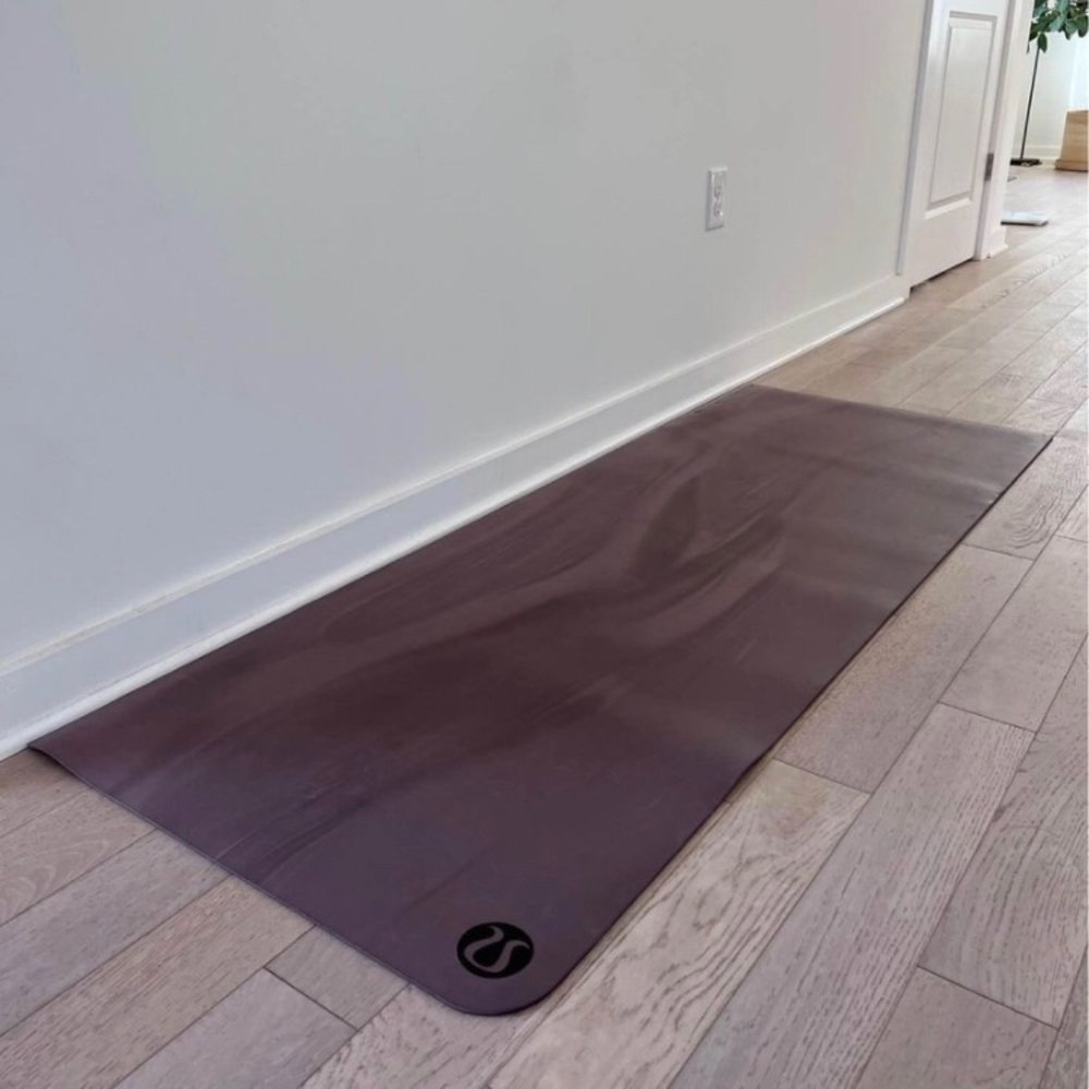 Lululemon yoga mat